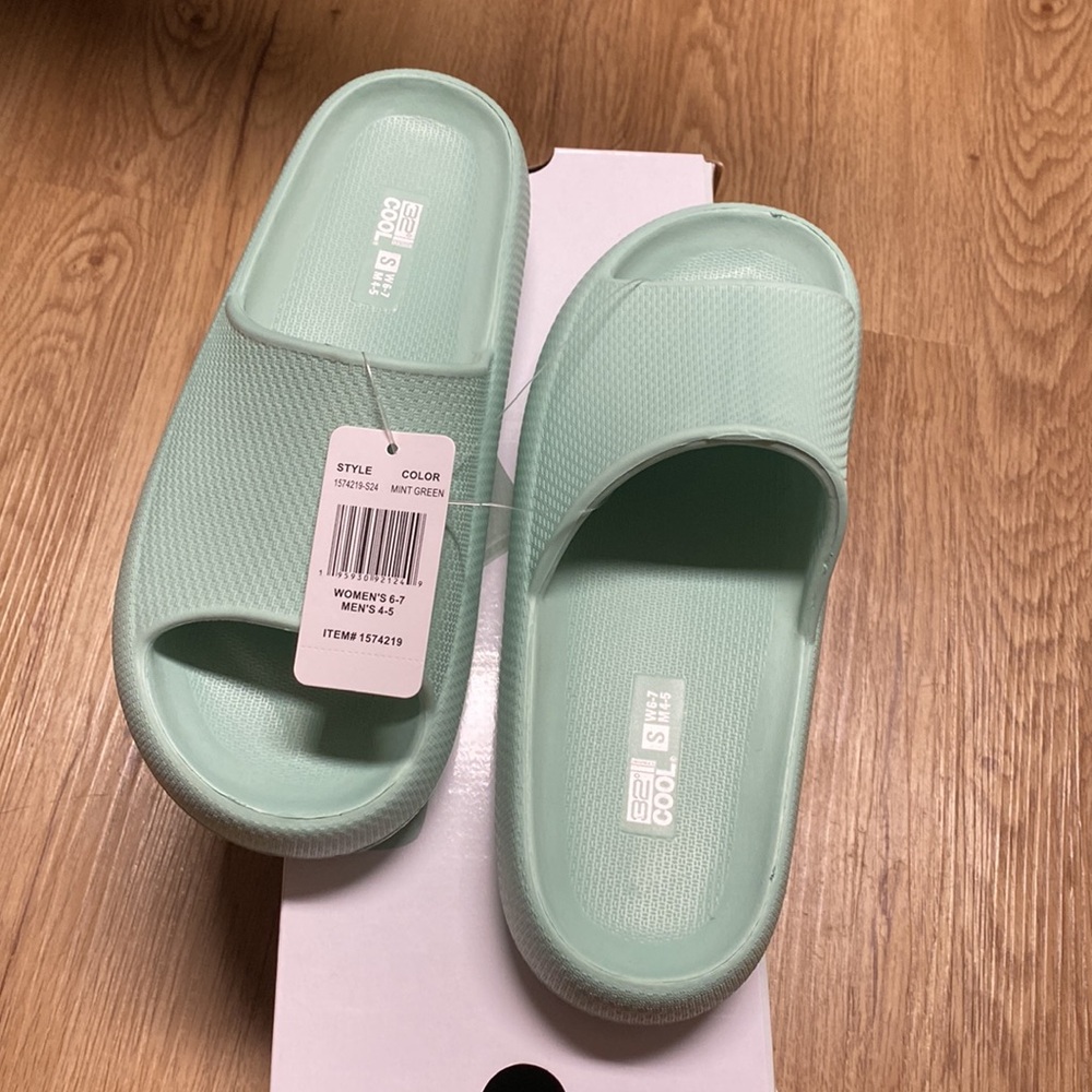 NEW mint green cushion slides size 7